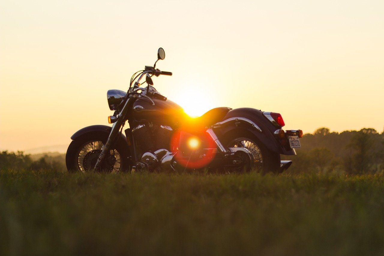 moto coucher de soleil